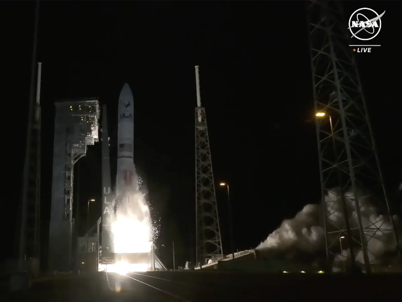 Štart rakety Vulcan United Launch Alliance s pristávacím modulom Peregrine súkromnej spoločnosti Astrobotic Technology na palube z rampy SLC-41 kozmodrómu CCSFS