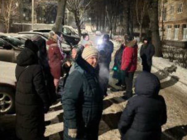 V meste Podolsk zostalo bez elektriny a tepla tisíce domácností. ľudia vyšli do ulíc a spísali petíciu