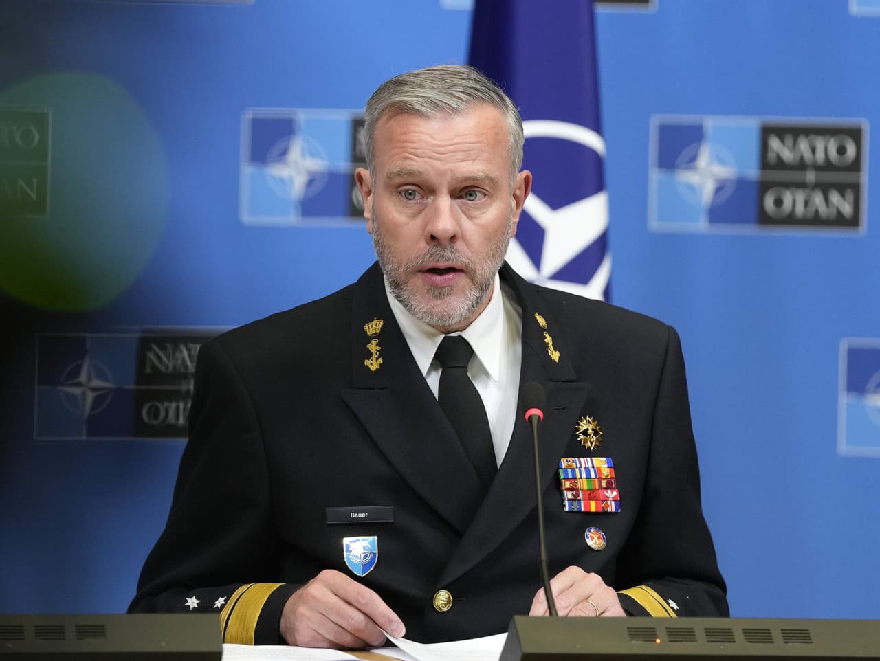 Najvyšší dôstojník NATO Rob Bauer na rokovaní v Bruseli
