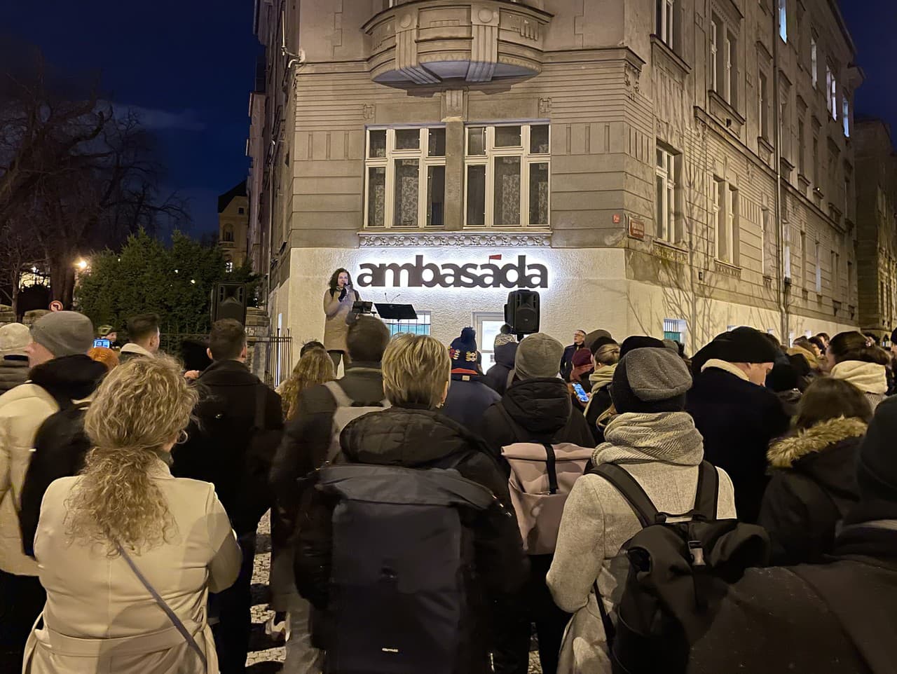 Protest pred slovenským veľvyslanectvom v Prahe proti zmenám v Trestnom zákone