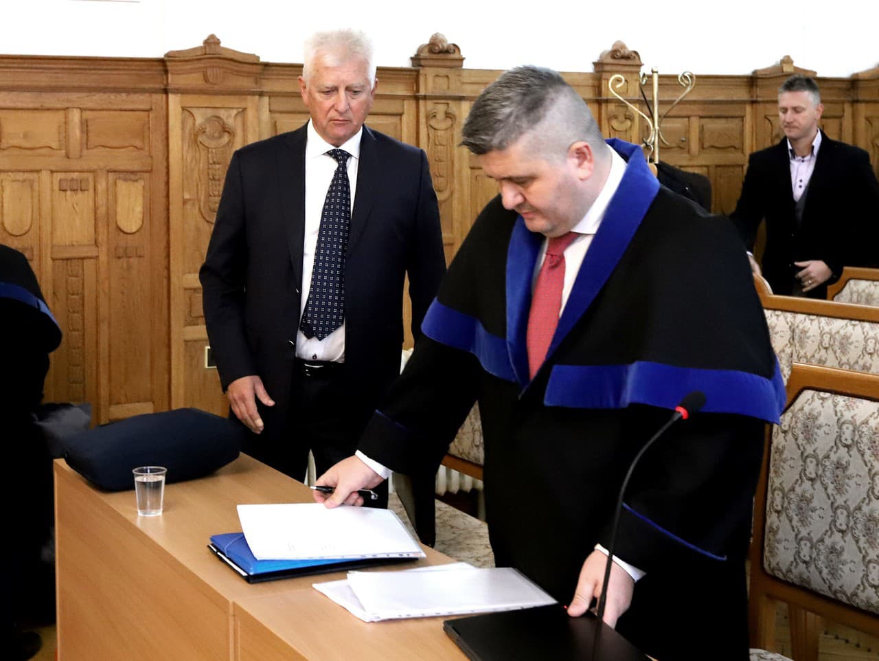Na snímke zľava podnikateľ Jozef Brhel starší na Špecializovanom trestnom súde v Banskej Bystrici