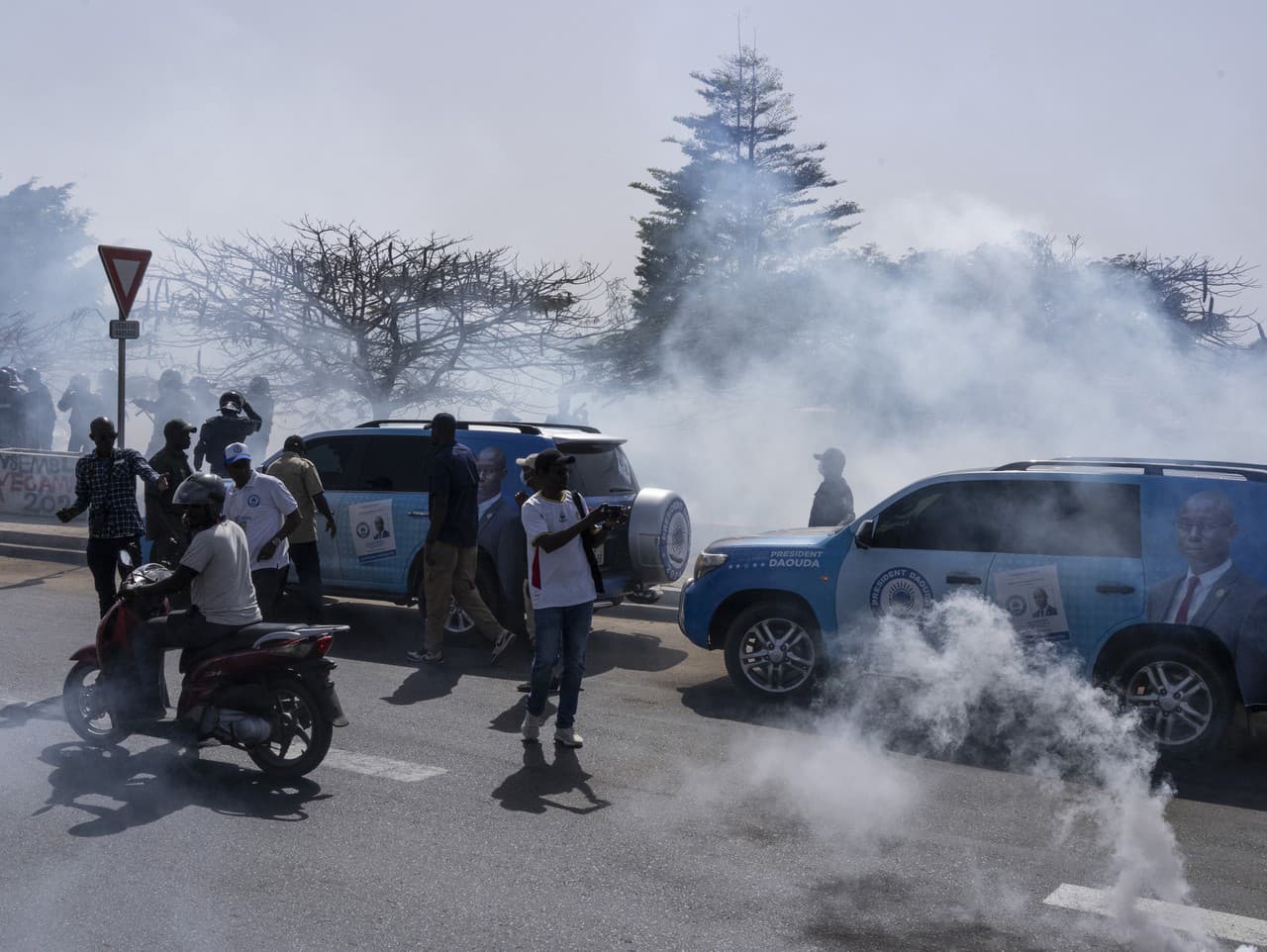 Senegalská poriadková polícia hádže slzný plyn na stúpencov opozičného prezidentského kandidáta Daouda Ndiayeho