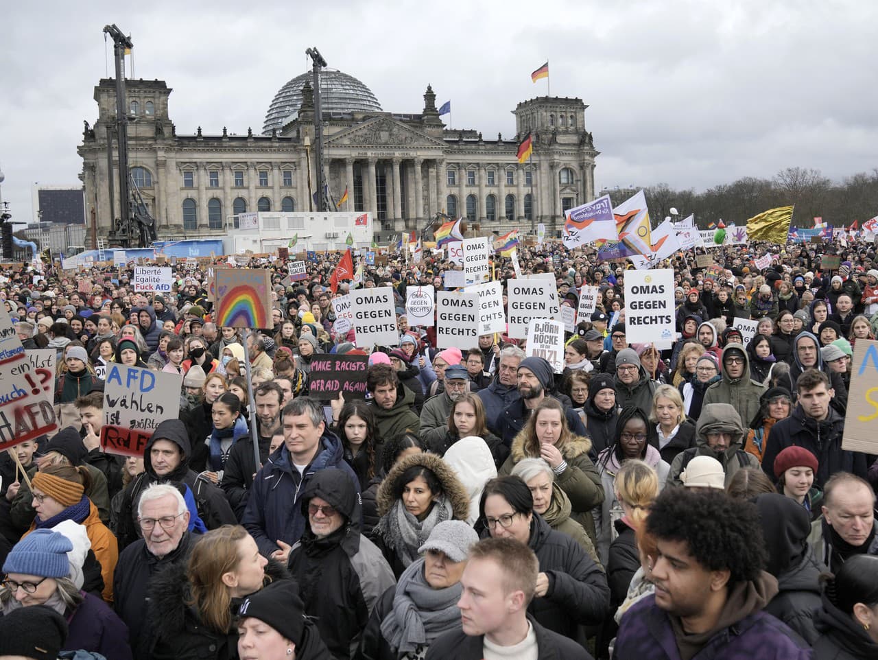 Na víkendové protesty proti krajnej pravici prišlo vyše 480-tisíc ľudí