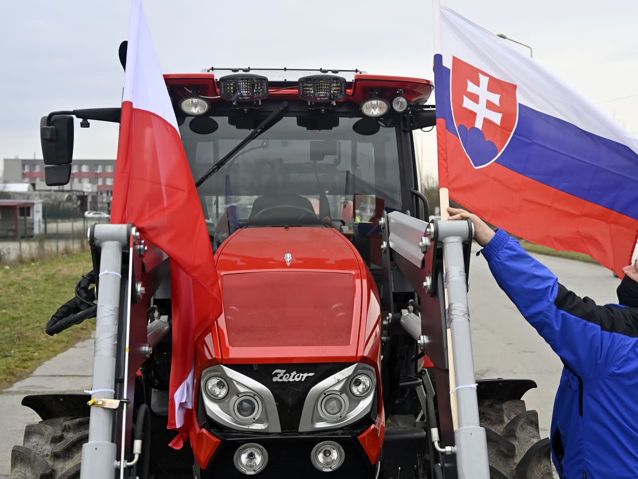 Na snímke kolóna poľnohospodárských strojov a traktorov v rámci celoslovenského protestu farmárov, gazdov, roľníkov a poľnohospodárov