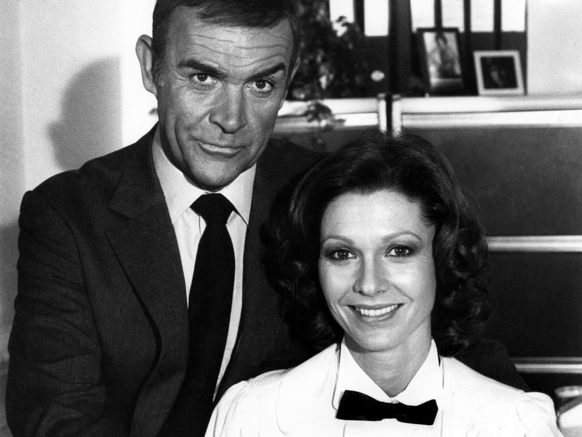 Sean Connery a Pamela Salem v bondovke Nikdy nehovor nikdy.