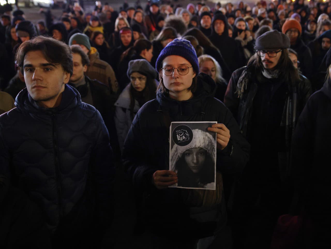 Ľudia ticho pochodujú na pamiatku Bielorusky, ktorá zomrela následkom sexuálneho útoku