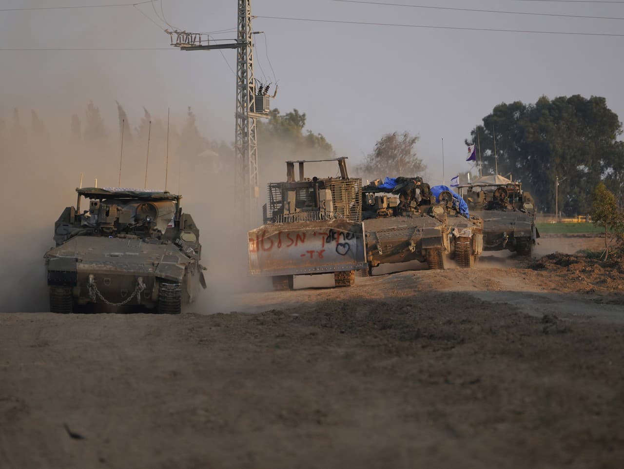 Izraelská armáda operuje na hraniciach Izraela s pásmom Gazy