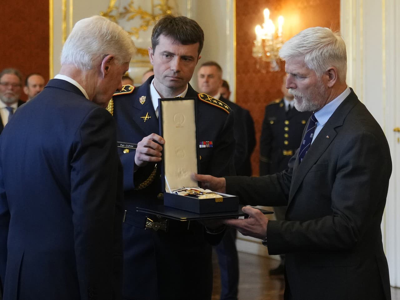 Prezident Pavel udelil Clintonovi Rad T.G. Masaryka za zásluhy o rozvoj demokracie