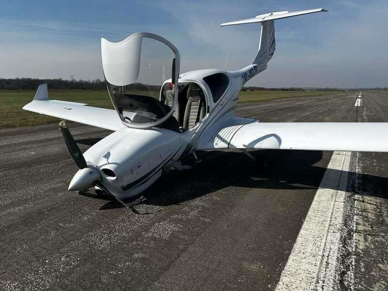 Letecká nehoda v Senici, skúsený letec utrhol na lietadle prednú podvozkovú nohu