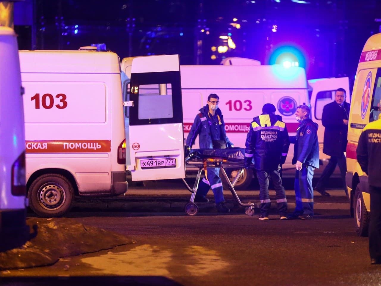 Počet obetí útoku na moskovskom koncerte stúpol na viac ako 60