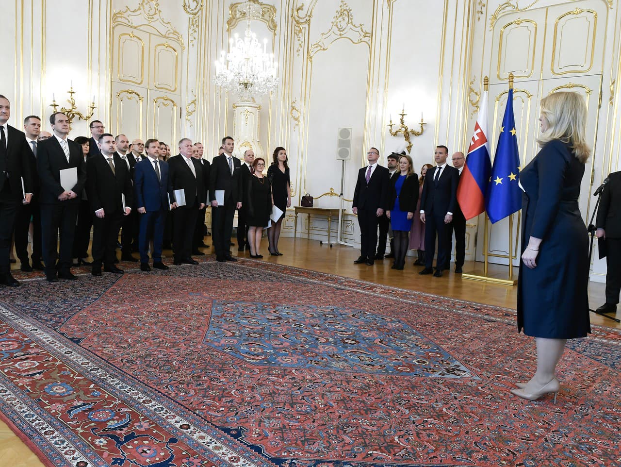 Na snímke vpravo prezidentka SR Zuzana Čaputová počas vymenovania nových profesorov vysokých škôl