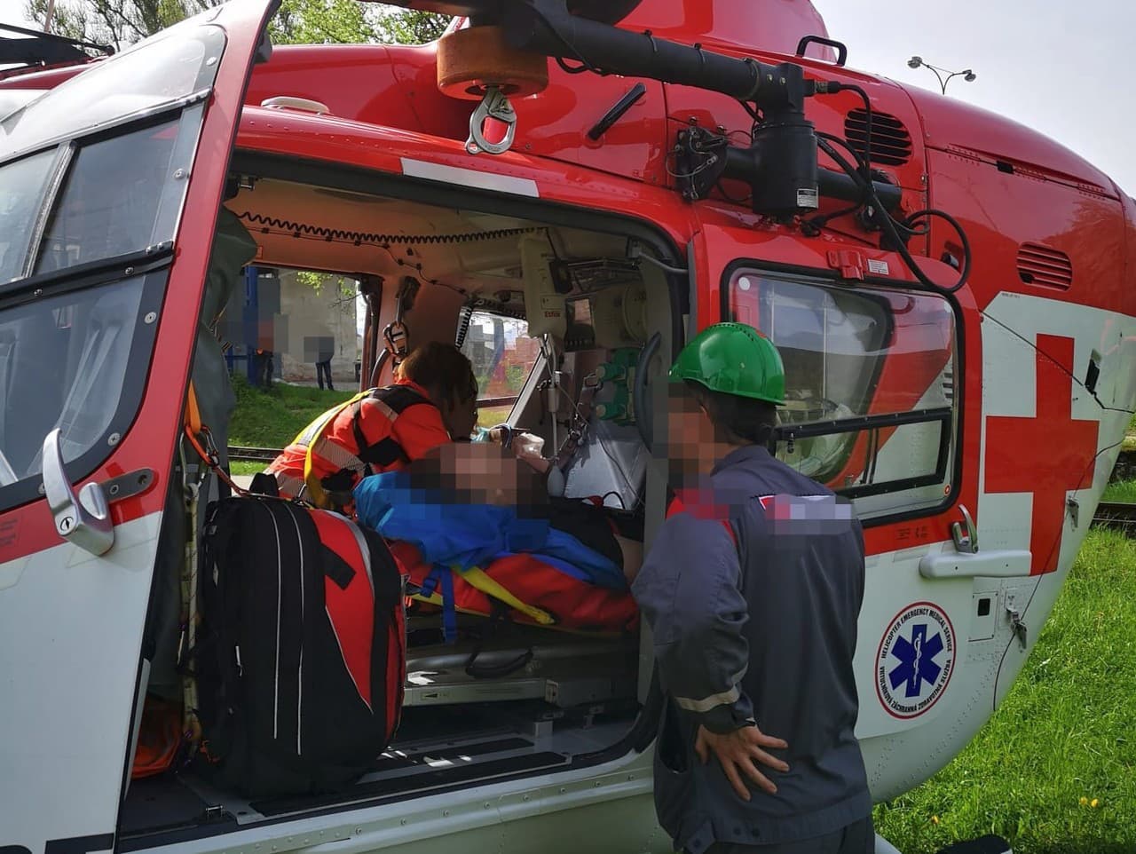  Trenčianski leteckí záchranári ratovali muža po zásahu elektrickým prúdom