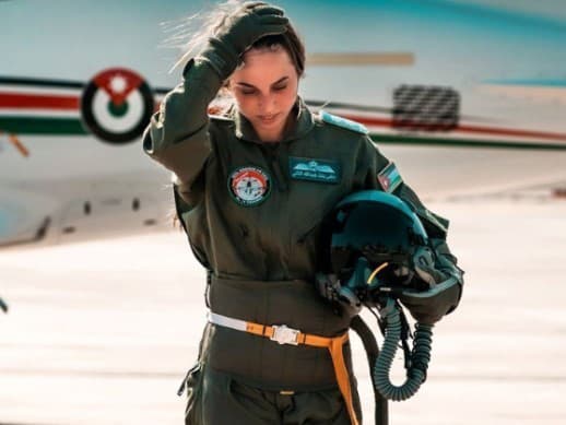 Jordánska princezná Salma (23) na svojej prvej misii ako bojová pilotka. Bola súčasťou konvoju, ktorý prepravoval humanitárnu pomoc do Pásma Gazy. 