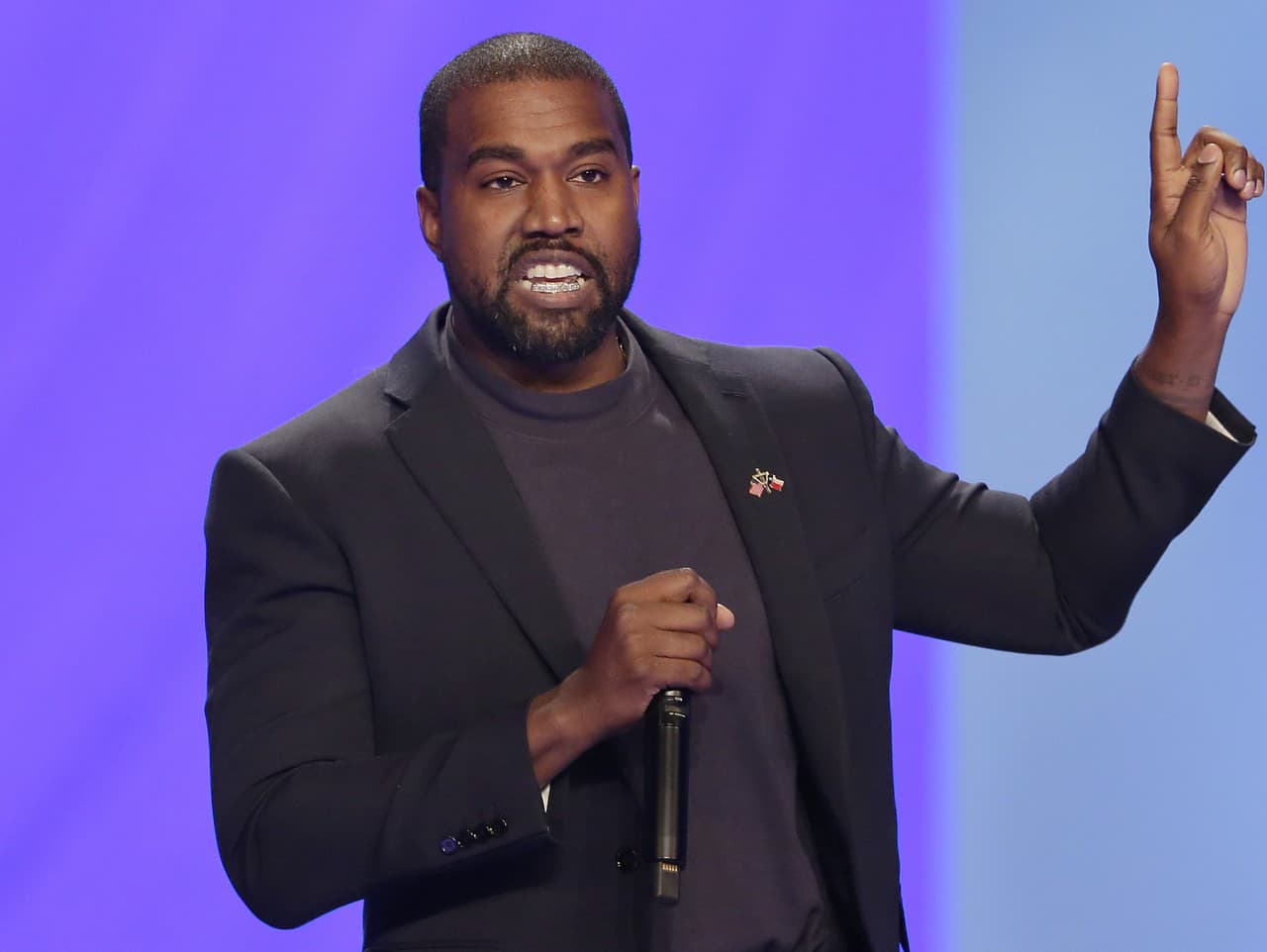 Hudobník Kanye West hlasoval za seba.