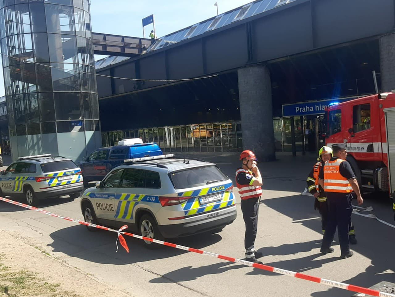 Hlavnú vlakovú stanicu v Prahe museli evakuovať. 