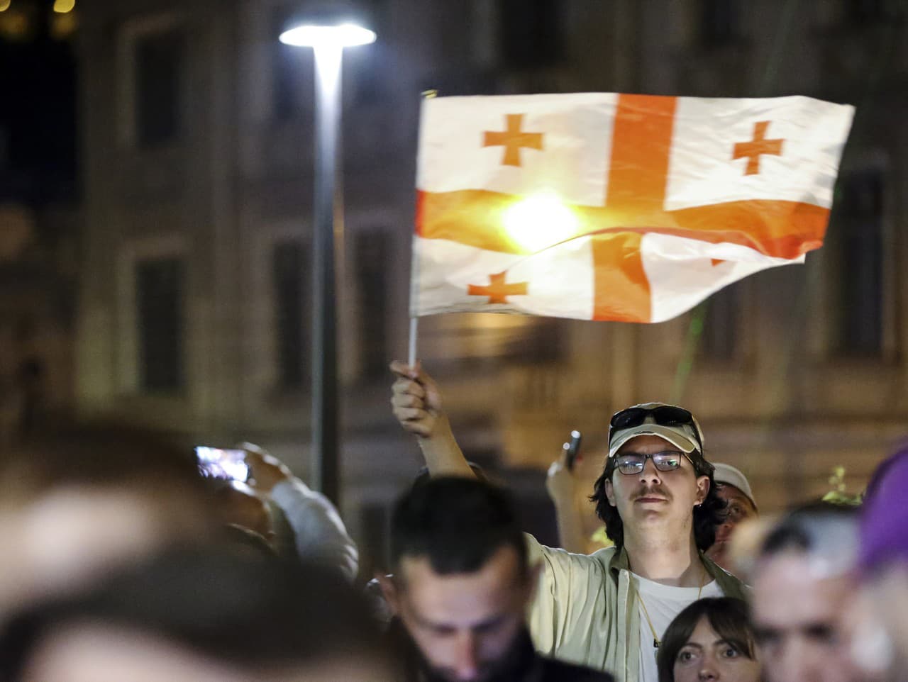 Protestujúci v Tbilisi proti zákonu o zahraničnom vplyve