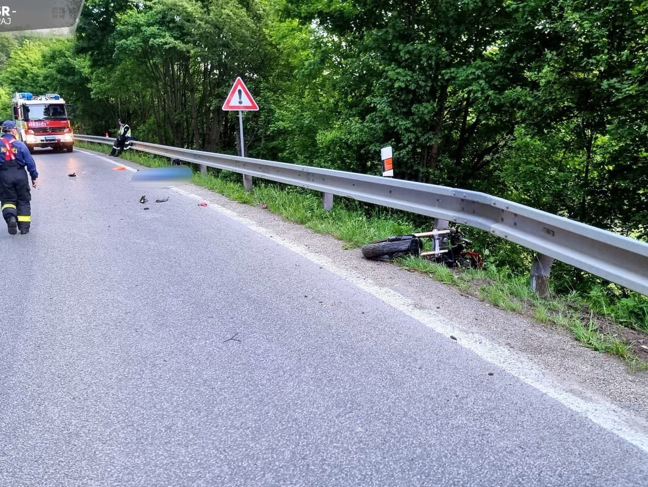 Na ceste medzi Topoľčiankami a Skýcovom vyhasol život mladého motorkára. 