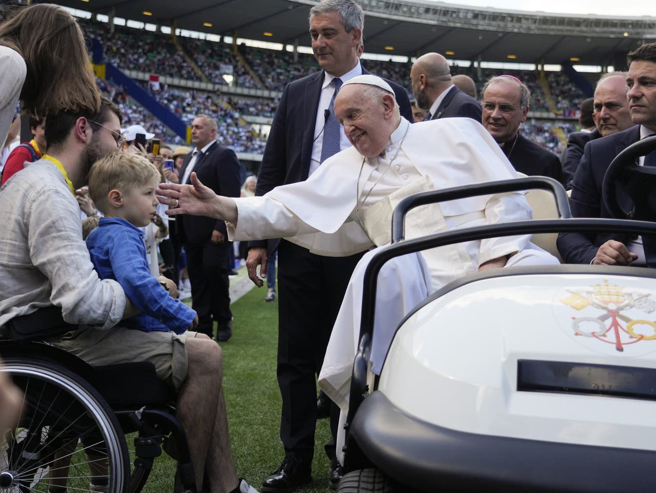 Pápež František bude slúžiť omšu na futbalovom štadióne vo Verone