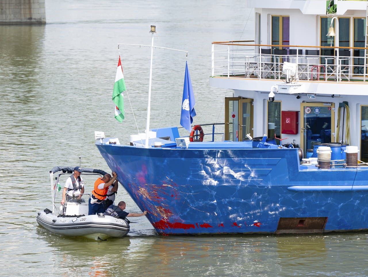 Výletná loď, ktorá sa zrazila s motorovým člnom pod vedením slovenského kapitána.