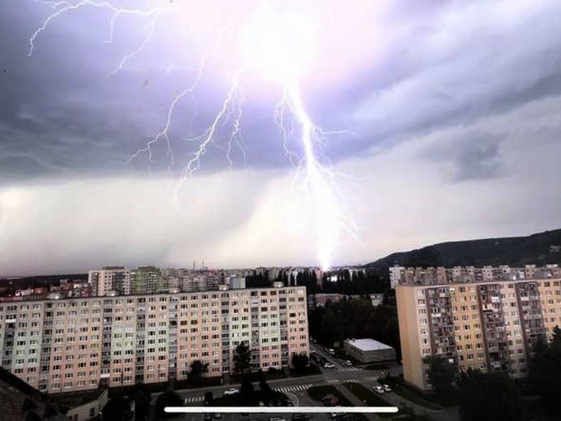 Supercela sa prehnala Košickým krajom a zamierila si to na juhovýchod