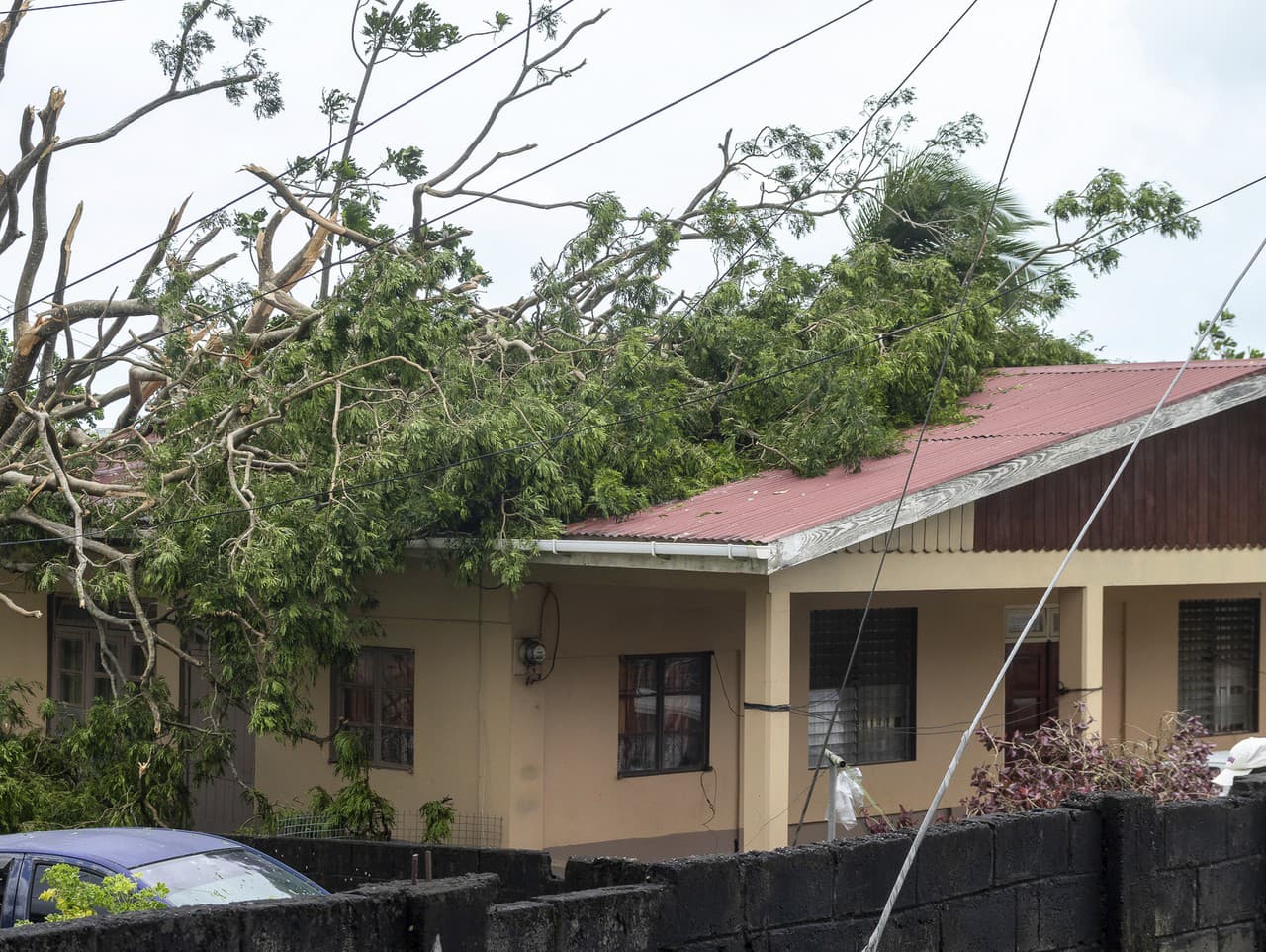 Zničené domy v Kingstowne na ostrove Svätý Vincent a Grenadíny po hurikáne Beryl