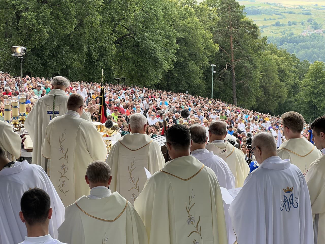 Na snímke slávnostná odpustová svätá omša, ktorou vyvrcholila tradičná púť na levočskej Mariánskej hore v nedeľu 2. júla 2023.