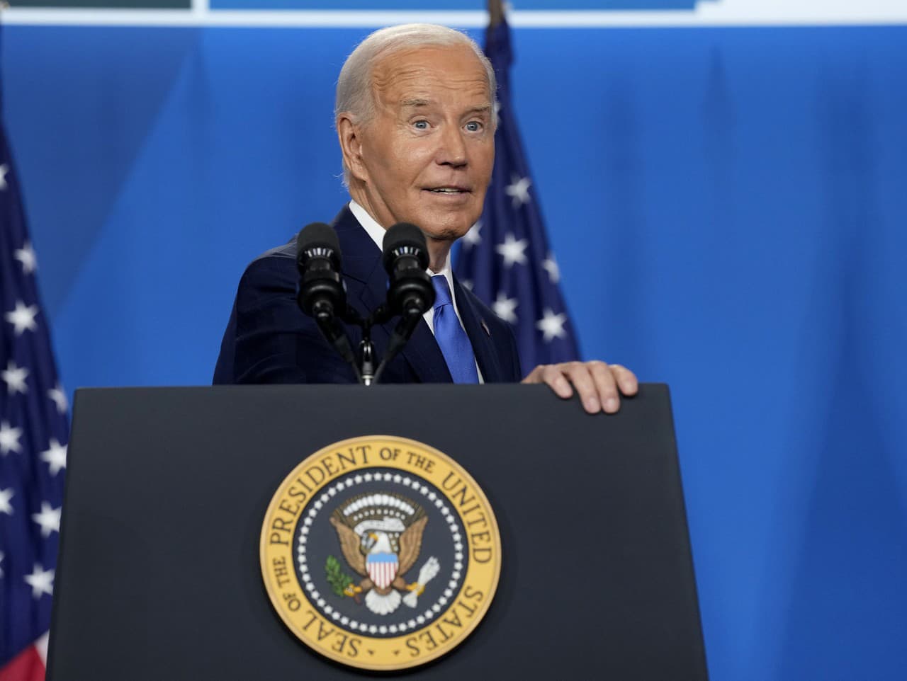 Joe Biden počas tlačovej konferencie