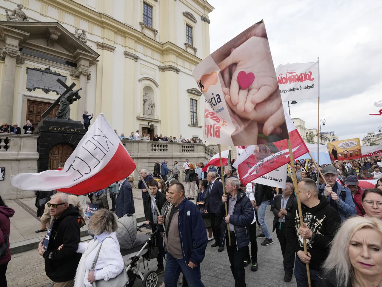 Odporcovia liberalizácie interrupcií v Poľsku vyšli do ulíc Varšavy