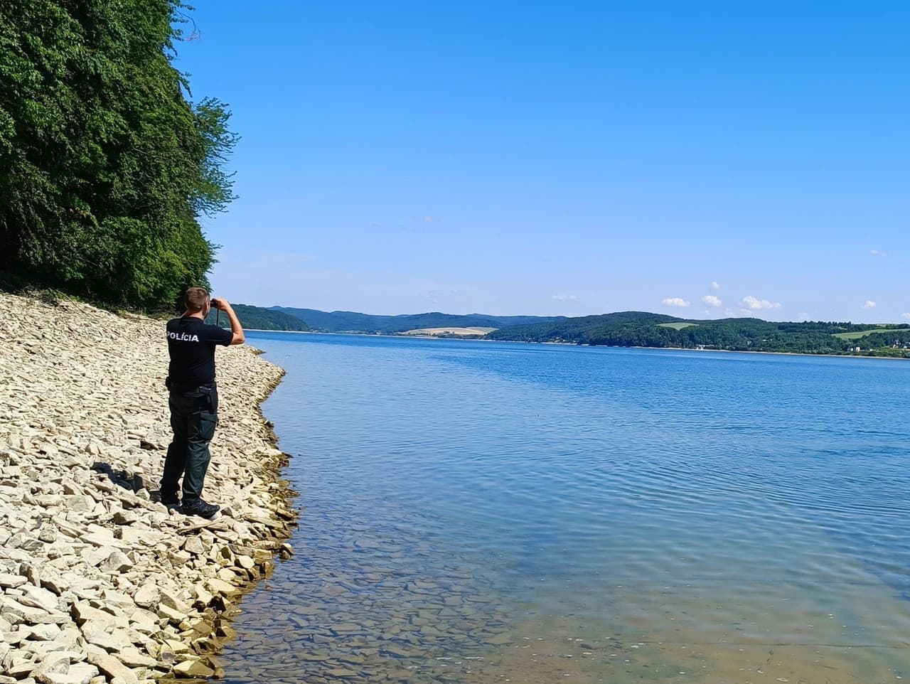 Záchranári na Domaši stále hľadajú telo muža, ktorý skočil do vody