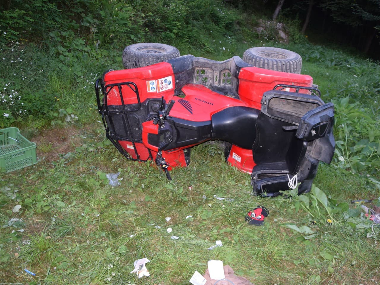 Pri nehode štvorkolky sa zranili štyri osoby