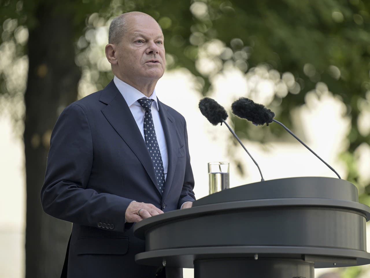 Olaf Scholz reční na spomienkovom podujatí v Bendlerblocku v Berlíne v sobotu 20. júla 2024. 