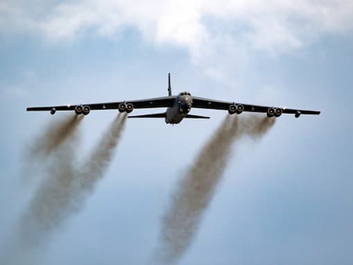 Bombardér amerického letectva B-52H