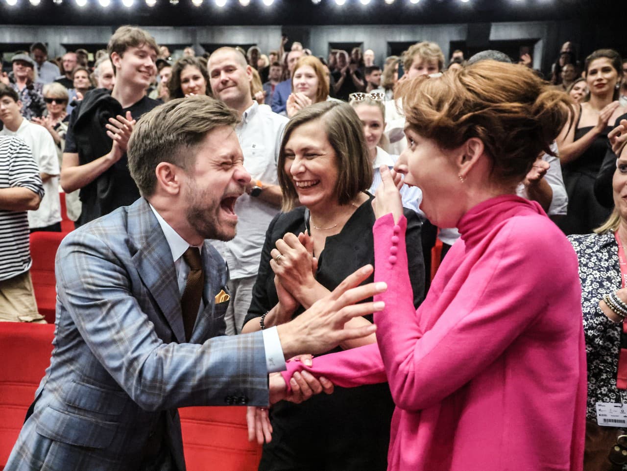 Táňa Pauhofová a Jiří Mádl na veľkolepej premiére filmu Vlny na MFF Karlovy Vary