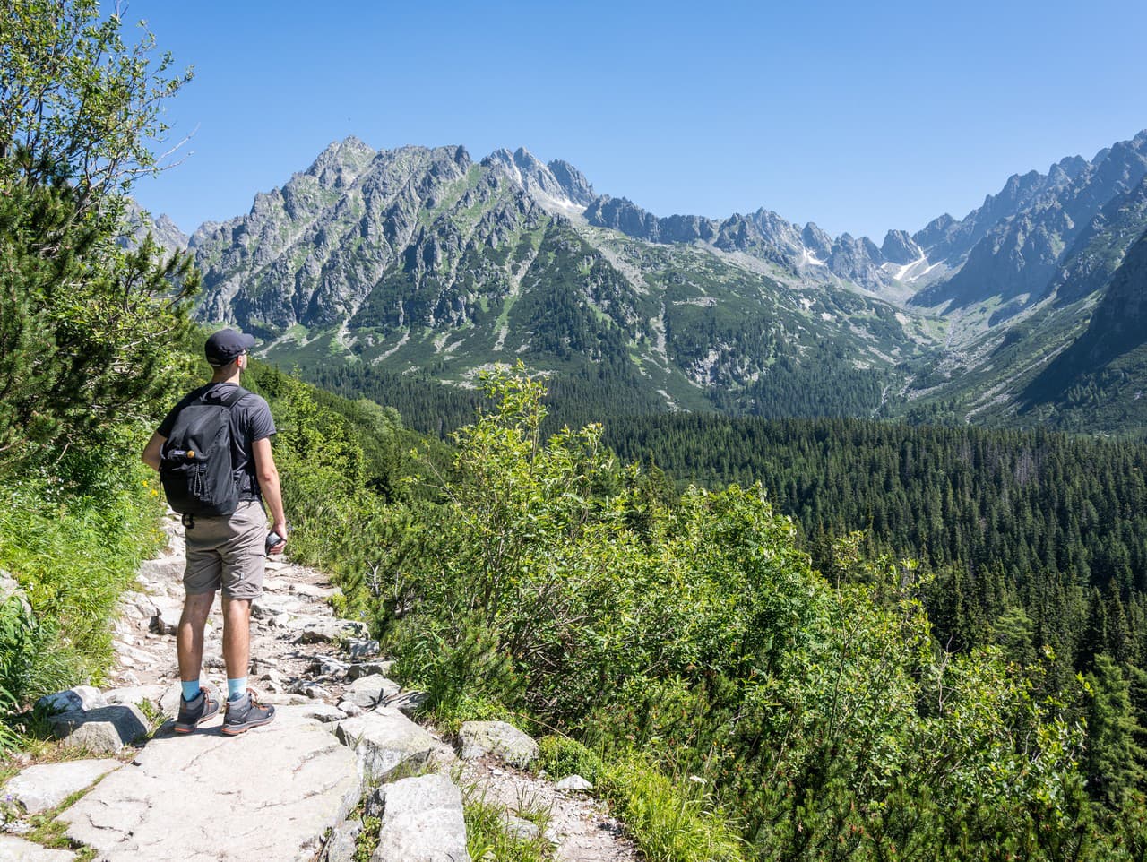 Na snímke pohľad do Mengusovskej doliny z chodníka od Štrbského plesa na Popradské pleso