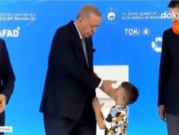 Erdogan dal chlapcovi facku.