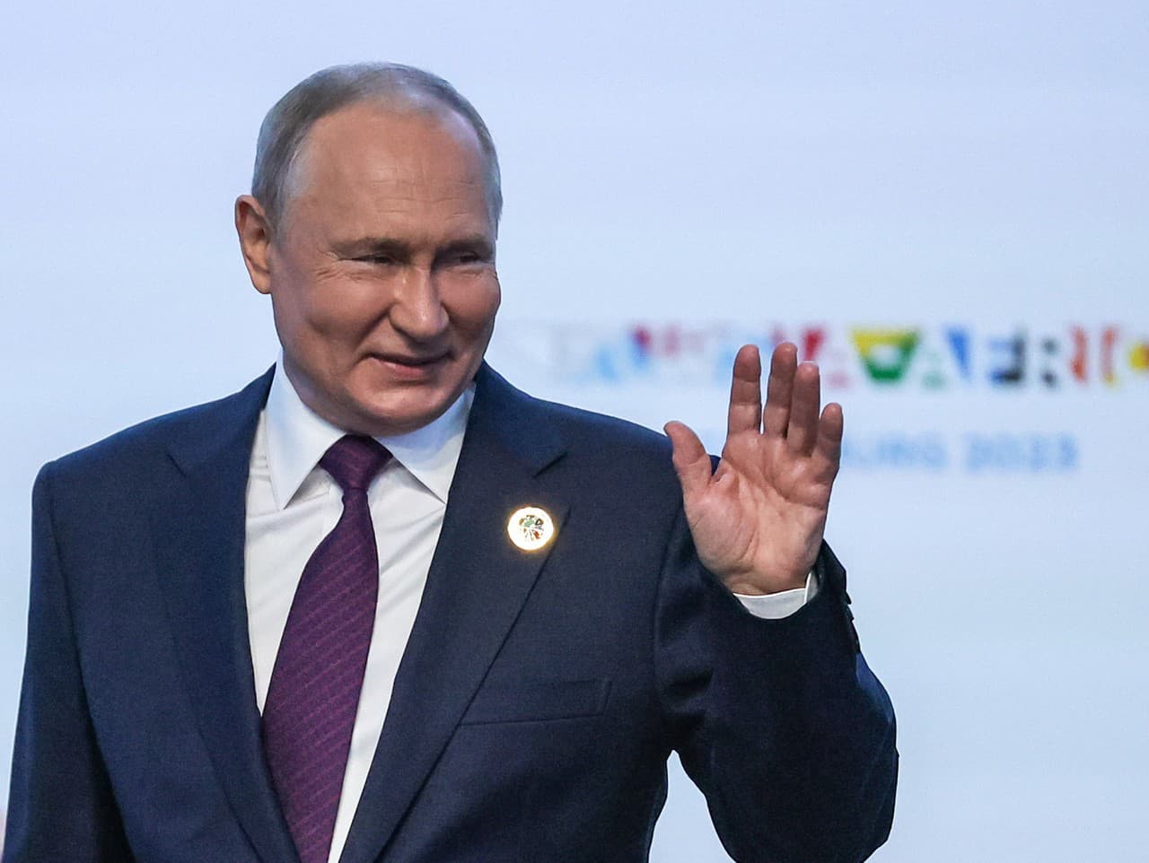 Vladimir Putin počas plenárneho zasadnutia na rusko-africkom summite v Petrohrade