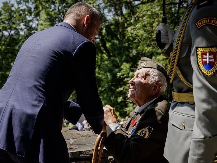 Prezident zablahoželal vojnovému veteránovi a pamätníkovi Slovenského národného povstania (SNP) Vladimírovi Strmeňovi k jeho 96. narodeninám.