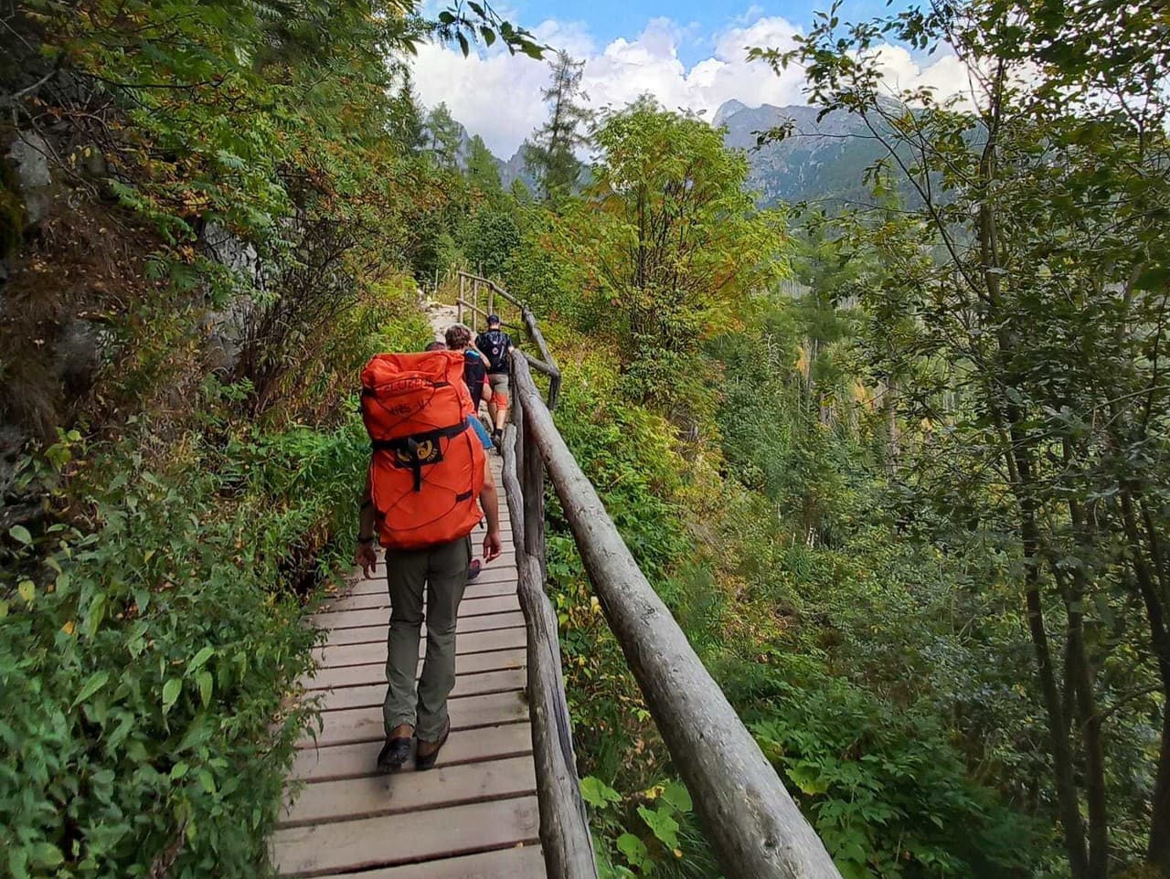 Horskí záchranári pomáhali zranenej turistke