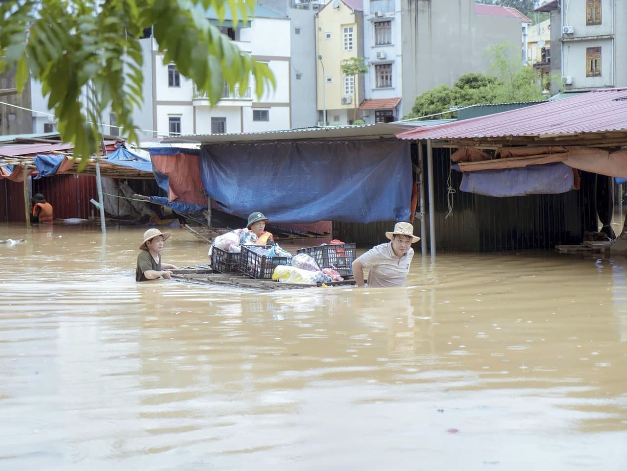 Vietnam sužujú záplavy po tajfúne Jagi