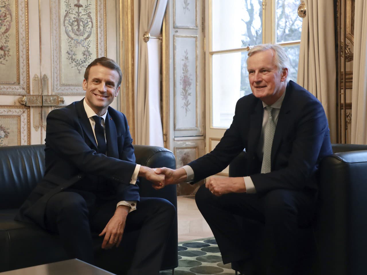 Emmanuel Macron a Michel Barnier