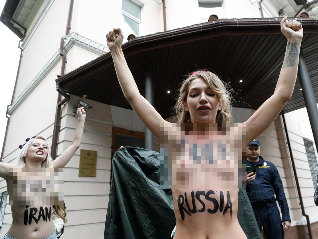 Polonahé aktivistky hnutia Femen protestovali pred iránskou ambasádou.