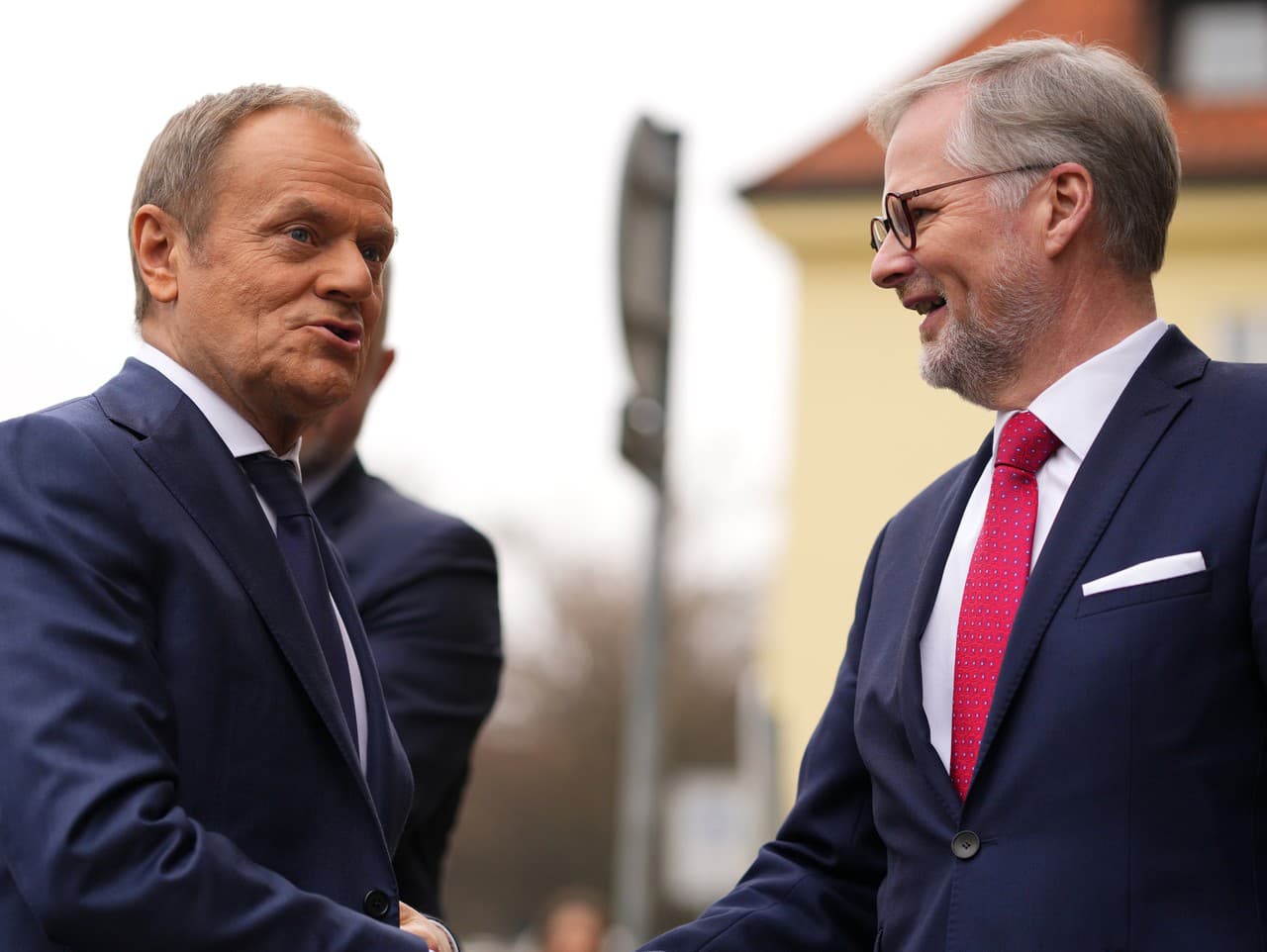 Premiér Českej republiky Petr Fiala a jeho poľský kolega Donald Tusk (vpravo)