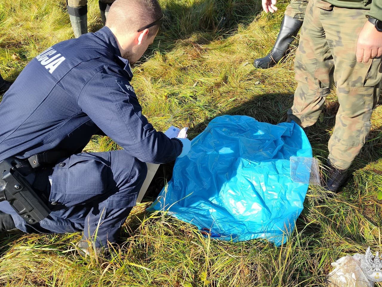 Vojaci zo 72. práporu objavili záhadnú igelitovú tašku plnú peňazí