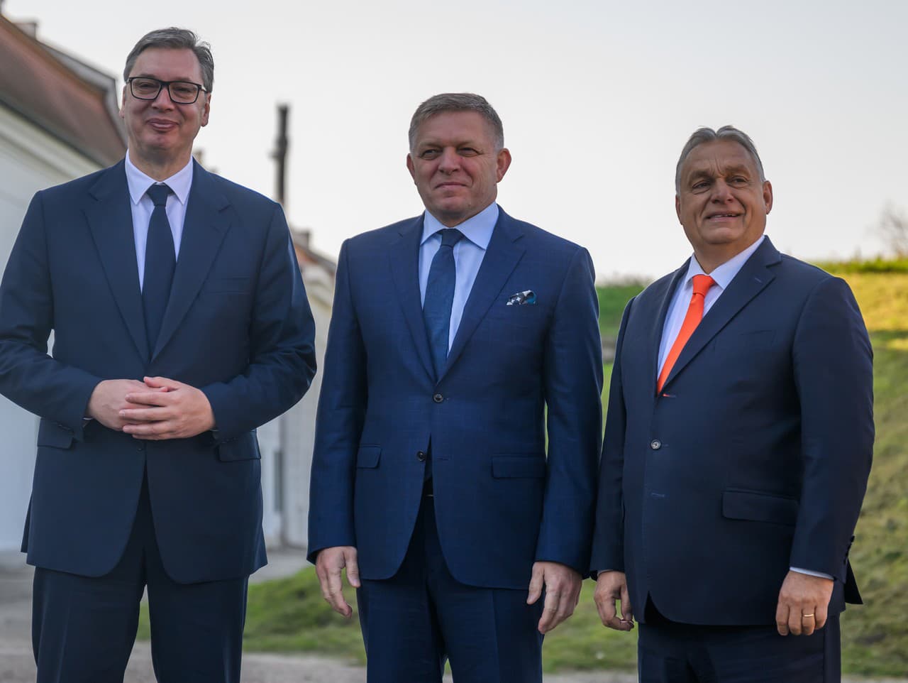 Prezident Srbska Aleksandar Vučič, predseda vlády SR Robert Fico a predseda vlády Maďarska Viktor Orbán