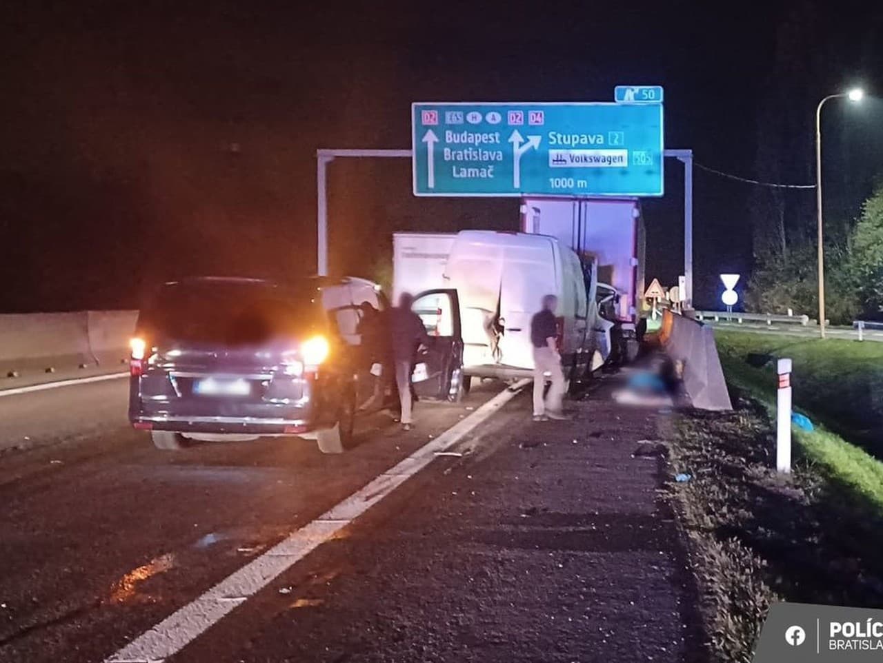 Zrážka dodávky a kamiónu si vyžiadala jeden život