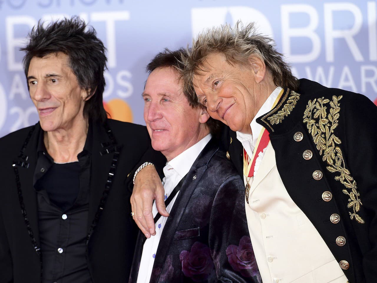 Zľava Ronnie Wood, Kenney Jones a Rod Stewart