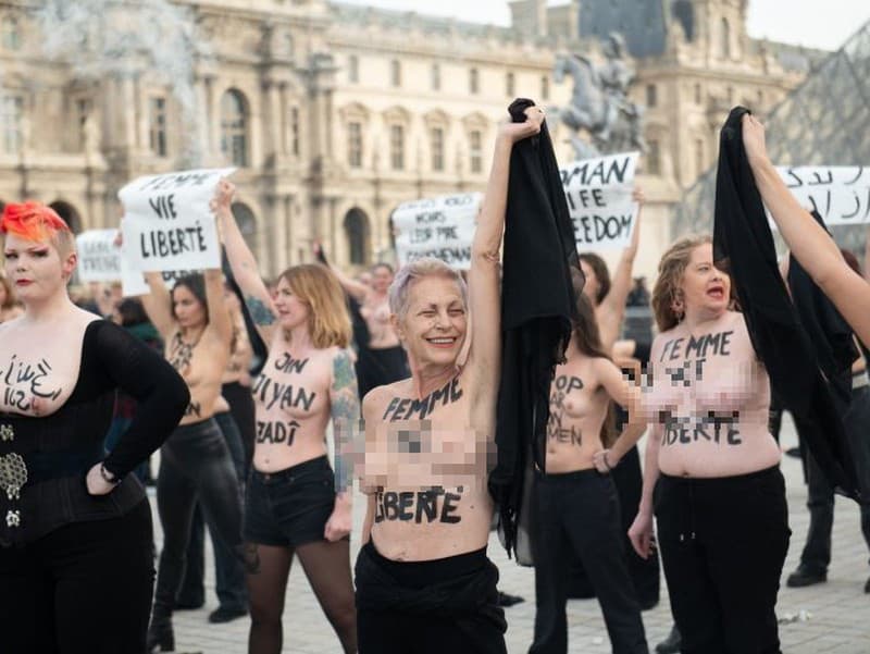 Polonahé aktivistky protestovali v Paríži.