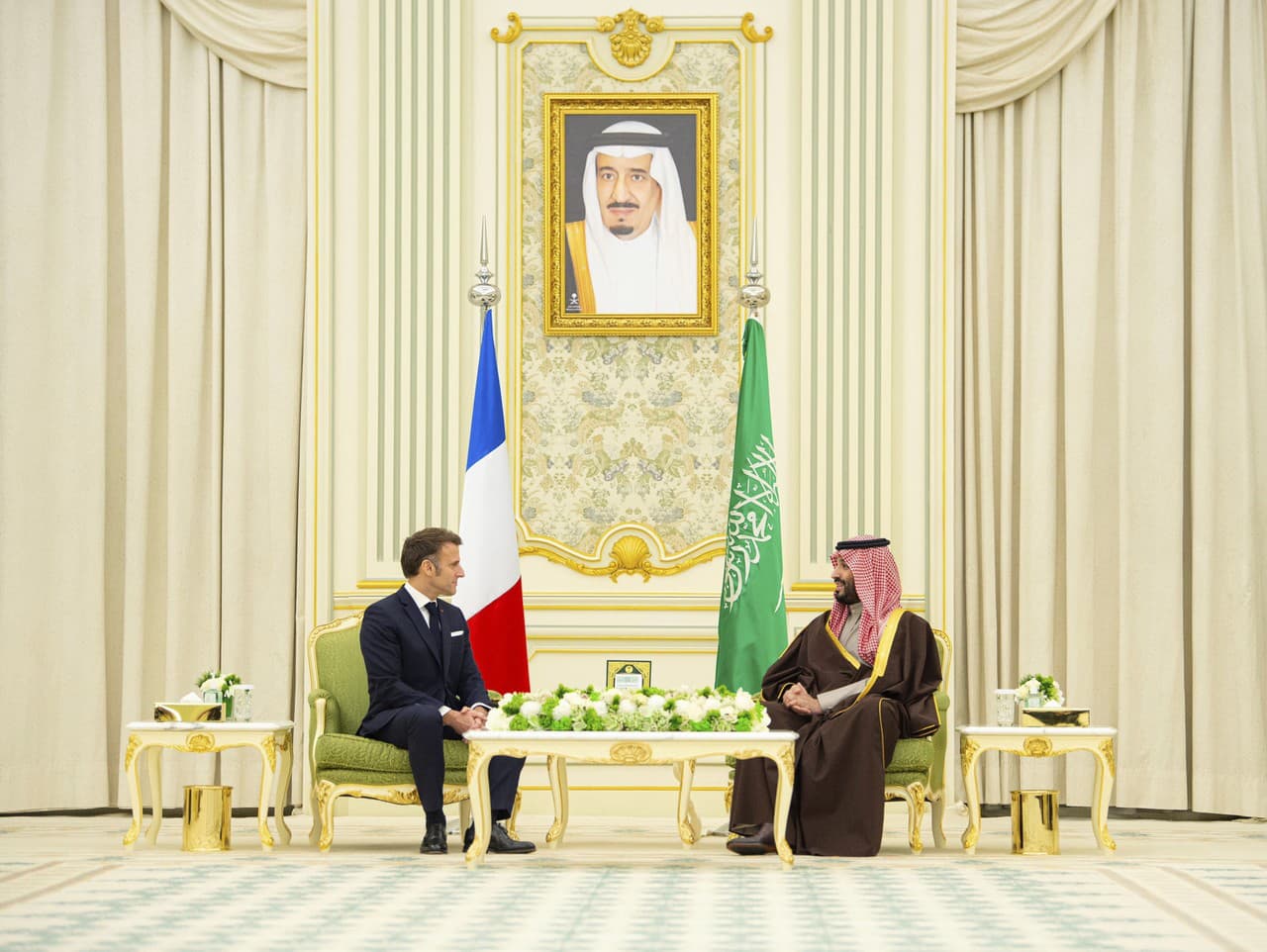 Emmanuel Macron a saudskoarabský korunný princ Mohammed bin Salmán