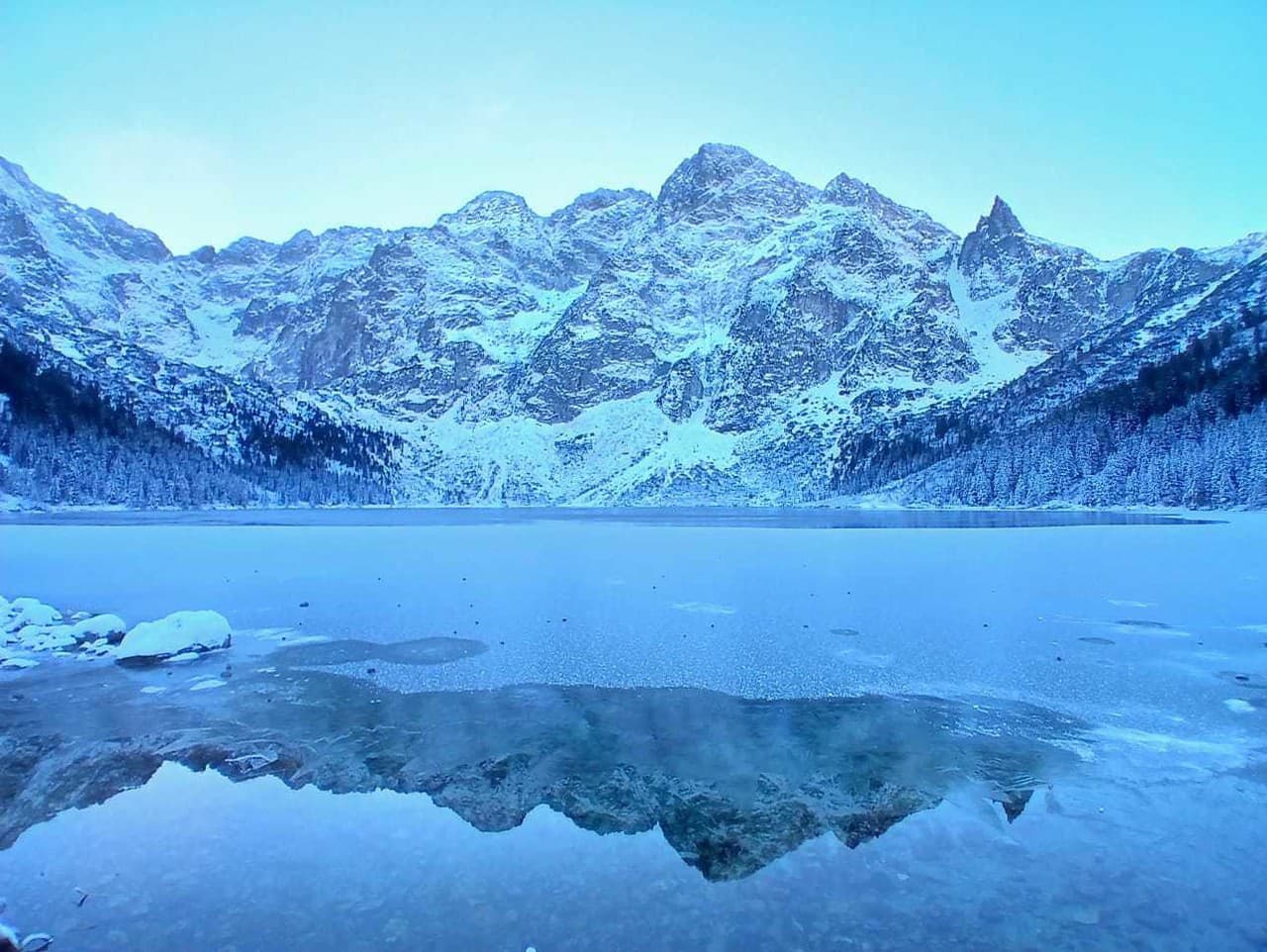 Ľad je na rybníkoch ešte veľmi krehký a predstavuje nebezpečenstvo