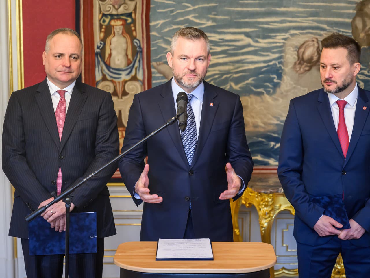 Na snímke zľava predseda BSK Juraj Droba, prezident SR Peter Pellegrini a primátor Bratislavy Matúš Vallo.